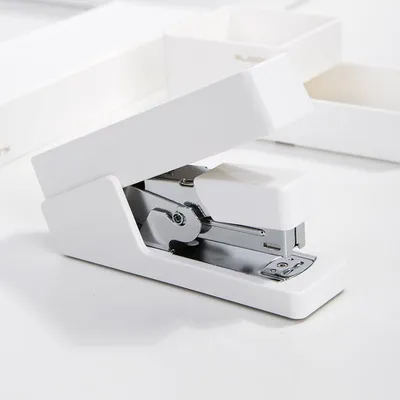 Степлер Deli ENS081WHITE, 24/6 26/6, до 25 листов, белый