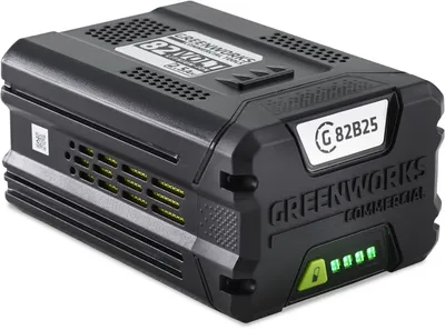 Аккумулятор GreenWorks G82B2, 82V, 2,5 А.ч (2914907) - это литий ионная (Li-ion) батарея, силой тока 2,5 ампер/час и выполненная по самым передовым технологиям. Применяется в линейке всех устройств Greenworks 82V Commercial. Аккумулятор состоит из ячеек производства японской компании LG. Ячейки этого производителя обладают самыми высокими показателями по емкости и выдаваемому напряжению, и относятся к классу A++. Батарея снабжена специальной платой управления, благодаря которой ячейки заряжаются и разряжаются равномерно и одновременно, что значительно продлевает срок жизни аккумулятора (среднее время 7 лет), а также отсутствует эффект потери мощности инструмента при разряде. Для надежной работы аккумулятор снабжен чипом, который защищает его от перезаряда, перегрева и глубокого разряда.Благодаря высокотехнологичным ячейкам, плате управления и защитному чипу, аккумулятор обладает долгим сроком службы - до 2000 циклов заряда-разряда. Корпус - ударопрочный